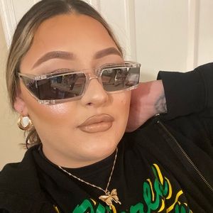 Meet your Posher, Isabel